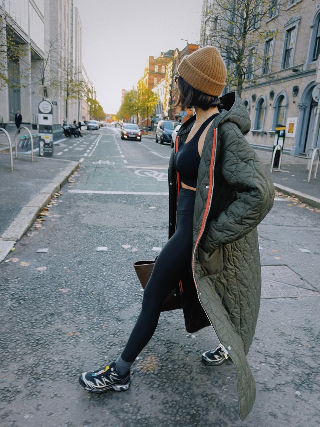 woman wearing wearing puffer coat outfit 2025