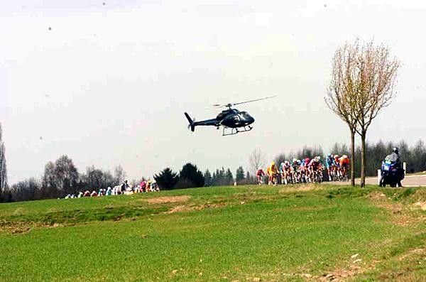 The peloton splitting in the wind