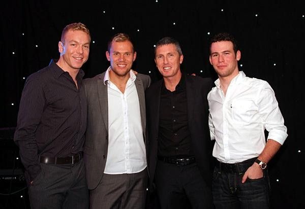 Thor Hushovd (Cr&eacute;dit Agricole) and CSC-Saxo Bank's Scott Sunderland, centre, joined by Chris Hoy, l, and Mark Cavendish (Columbia), r.