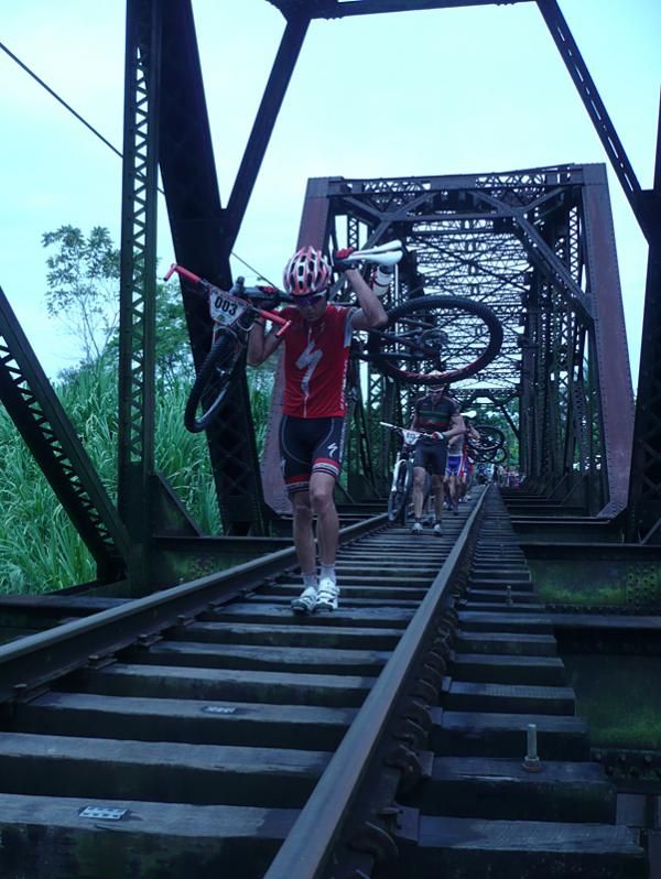 Milton Ramos makes the bridge crossings look easy.