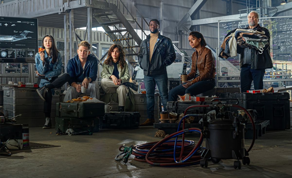 (L to R) Yun Jee Kim, Billy Magnussen, Úrsula Corberó, Kevin Hart, Gugu Mbatha-Raw and Vincent D&#039;Onofrio in Lift, a new Netflix movie coming on August 25, 2023