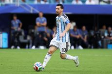 Lionel Messi #10 of Argentina controls the ball during the FIFA World Cup 2026