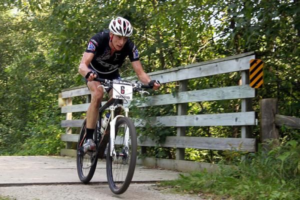 Tristan Schouten charges ahead alone after creating a gap in the last lap.