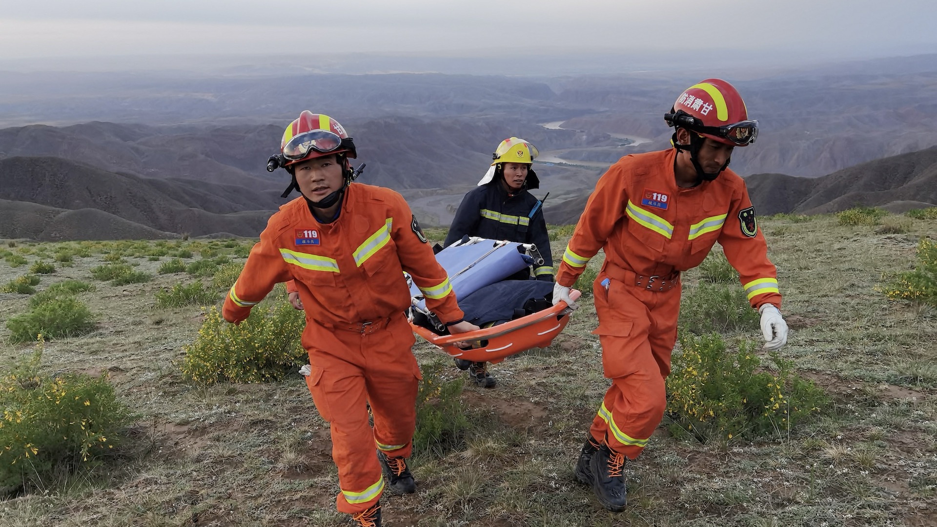 Rescuers search for runners in China's northwestern Gansu province