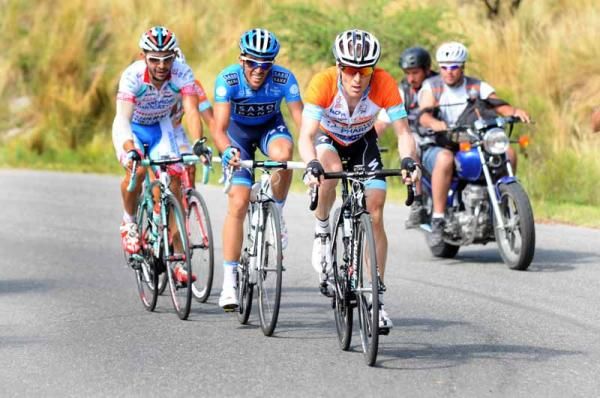 Leipheimer leads the winning move