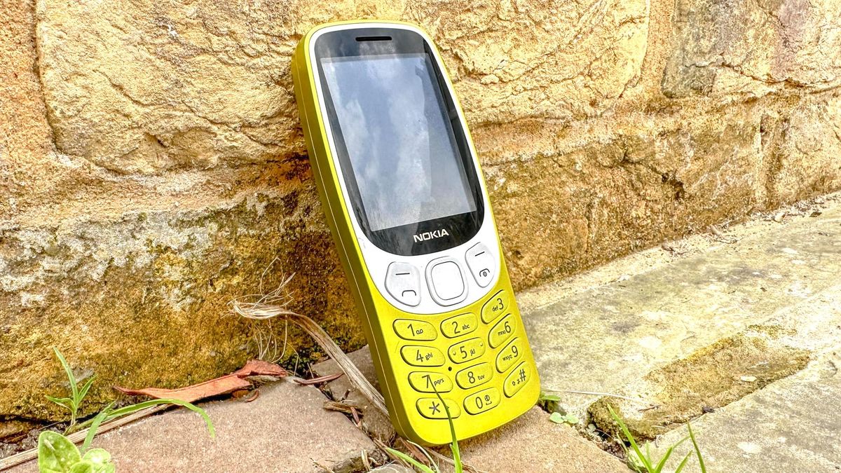 If nothing else, this refreshed feature phone still has Snake