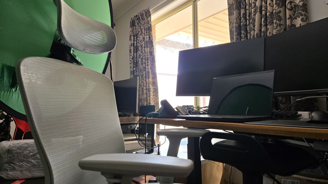 A Boulies EP200 gaming chair in a desk.