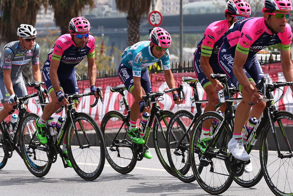 Kristijan Durasek protected by his Lampre-Merida teammates