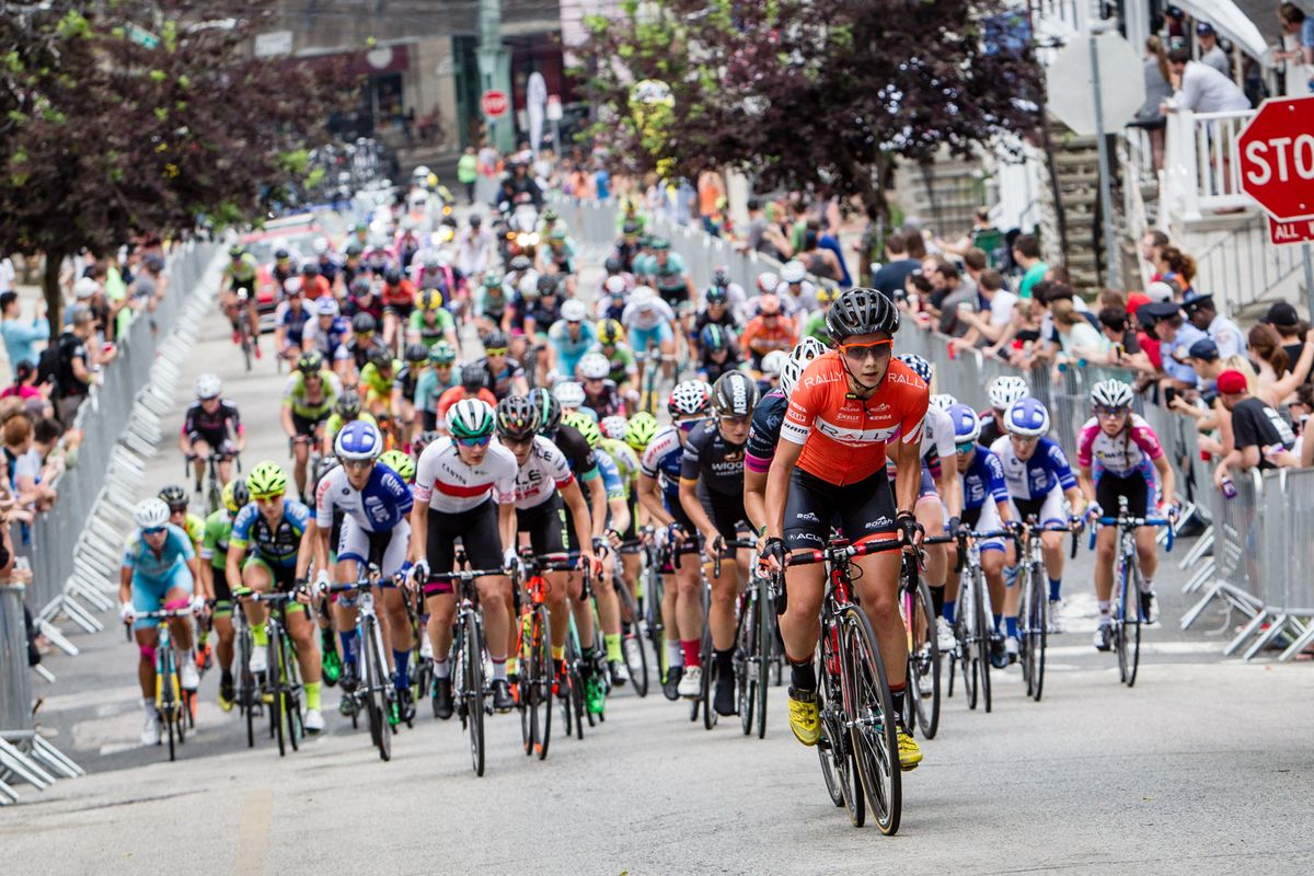 The women's peloton hits the base of The Wall