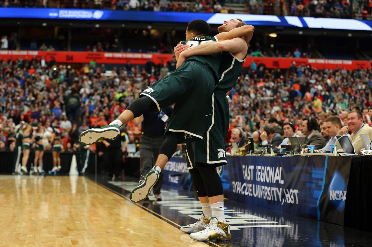 Michigan State Spartans celebrate their upset of Louisville in the NCAA men&amp;#039;s basketball tournament