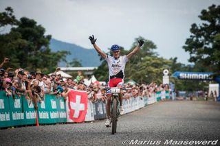 Elite men cross country - Absalon wins men's cross country at Cairns World Cup