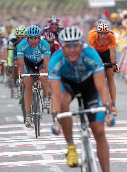 Erik Zabel (Milram) on the left looks on to see if the lead-out he provided for his team-mate Petacchi was enough. It wasn't.