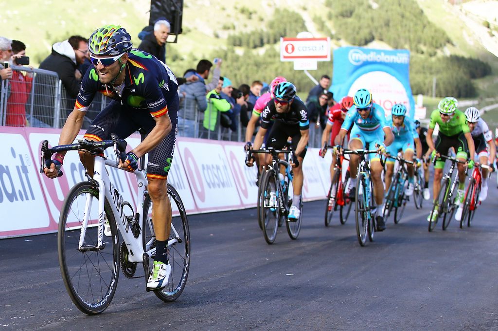Alejandro Valverde sprints for the line and tenth place