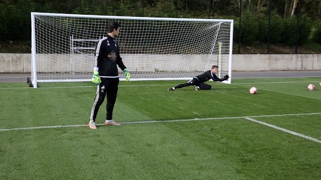 Goalkeeper Training Drills: How To Save Low Shots 