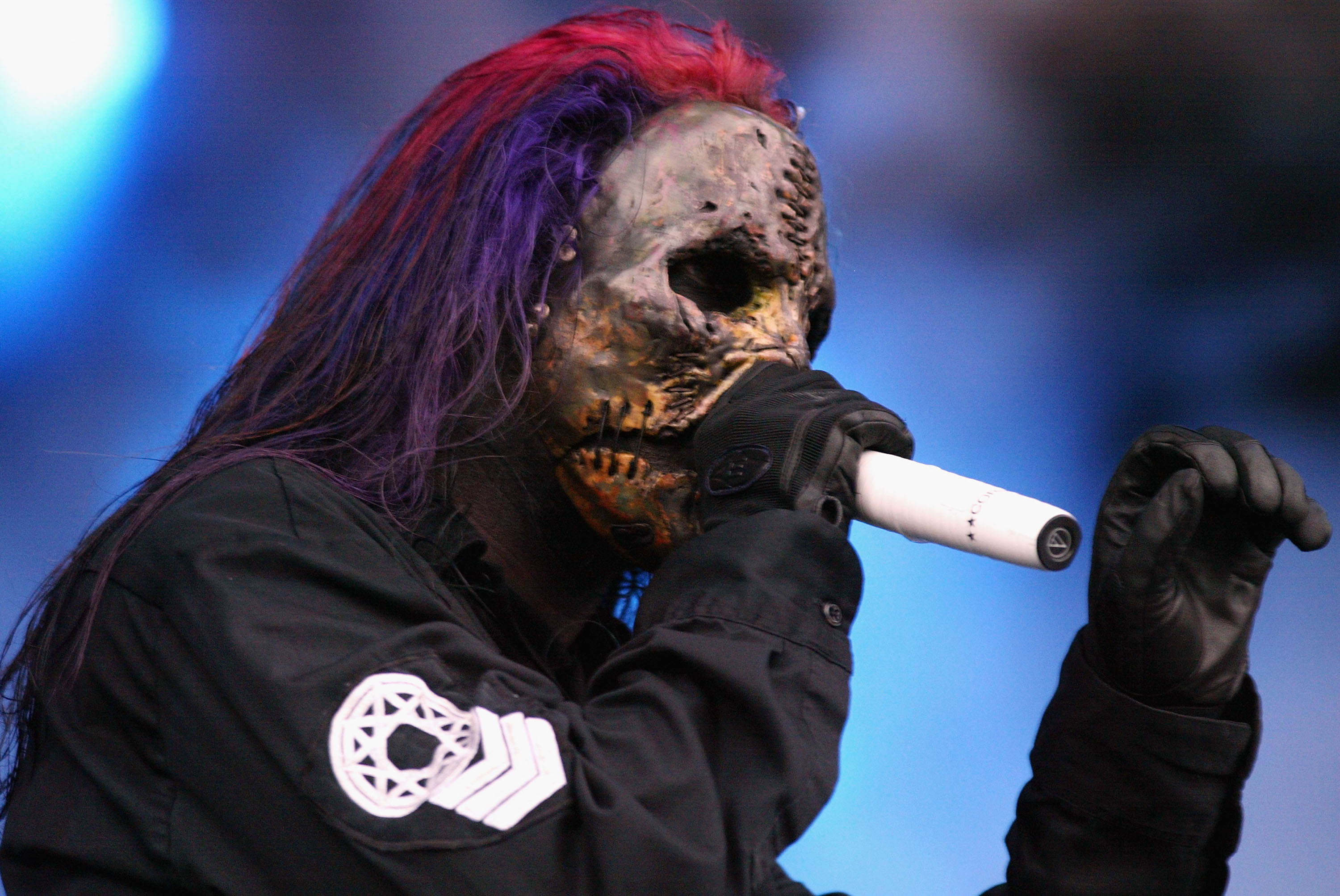 Corey Taylor singing with Slipknot in 2005