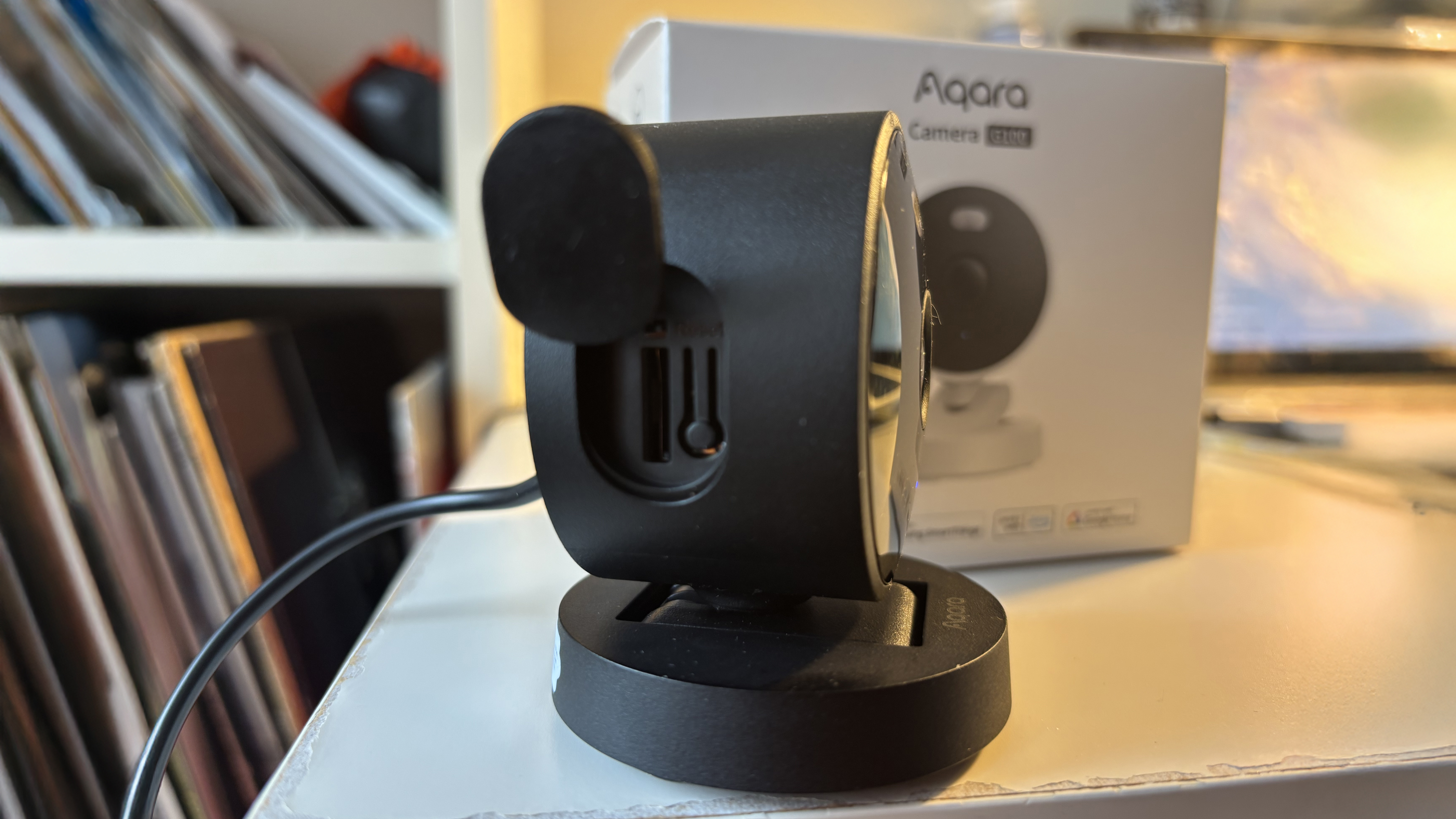 Side view of Aqara Camera G100