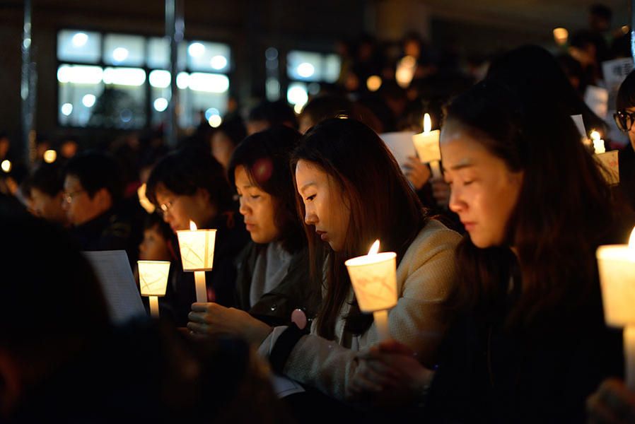 Farewell texts from passengers on South Korean ferry apparently fake