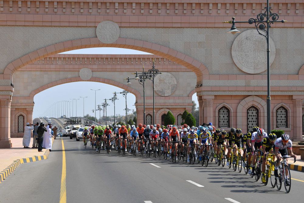 The peloton on stage 1 of the 2019 Tour of Oman