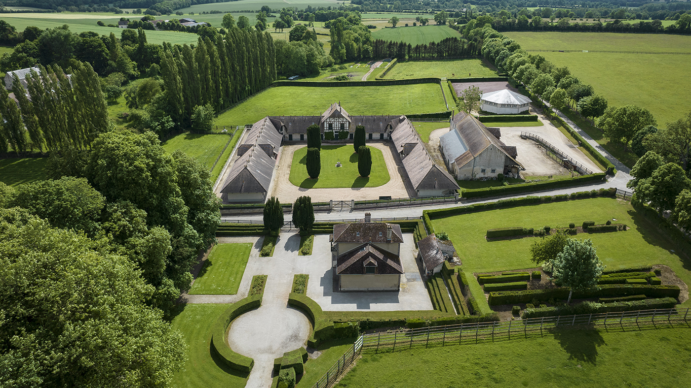 Stud-farm-22Fresnay-le-Buffard22-c-Engel-V%C3%B6lkers-Market-Center-Paris-1.jpg
