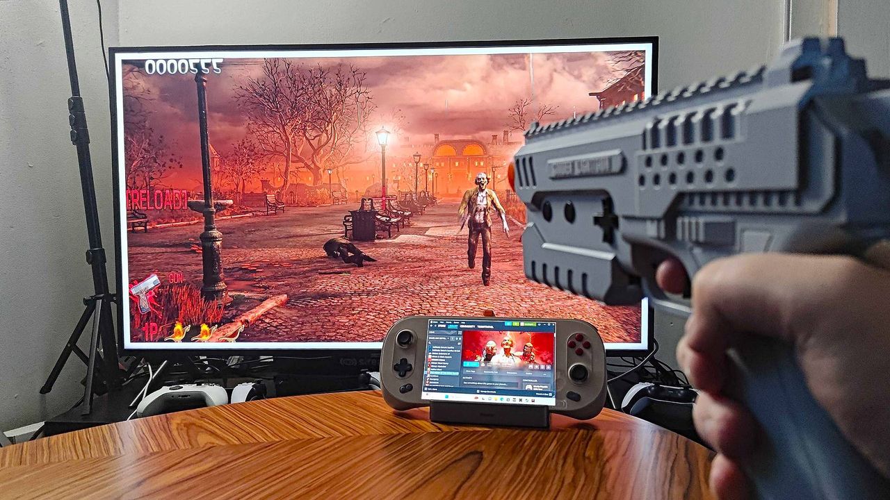 Sinden Liightgun being used to play The House of the Dead Remake