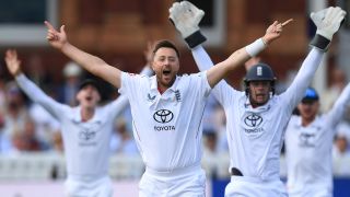 Ollie Robinson and Jamie Smith of England appeal for the dismissal of Azan Awais of Pakistan during the fourth day of the second Rothesay Test between England and Pakistan
