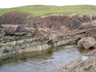 Laminar beds of sandstone have preserved the crater under the Minch Basin.