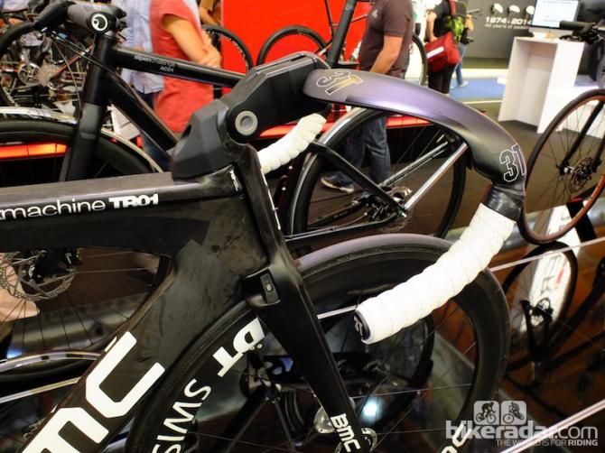 The TR01's front end can be configured in pursuit or sprint styles. This is the sprint stem, which is fully adjustable. Note the rubber stops on the fork crown to prevent crash protection.