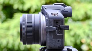 Side view of Canon EOS R100