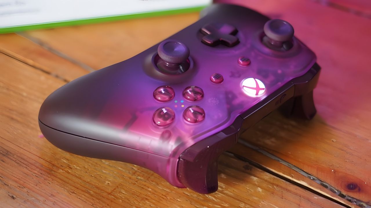Xbox Phantom Magenta Controller