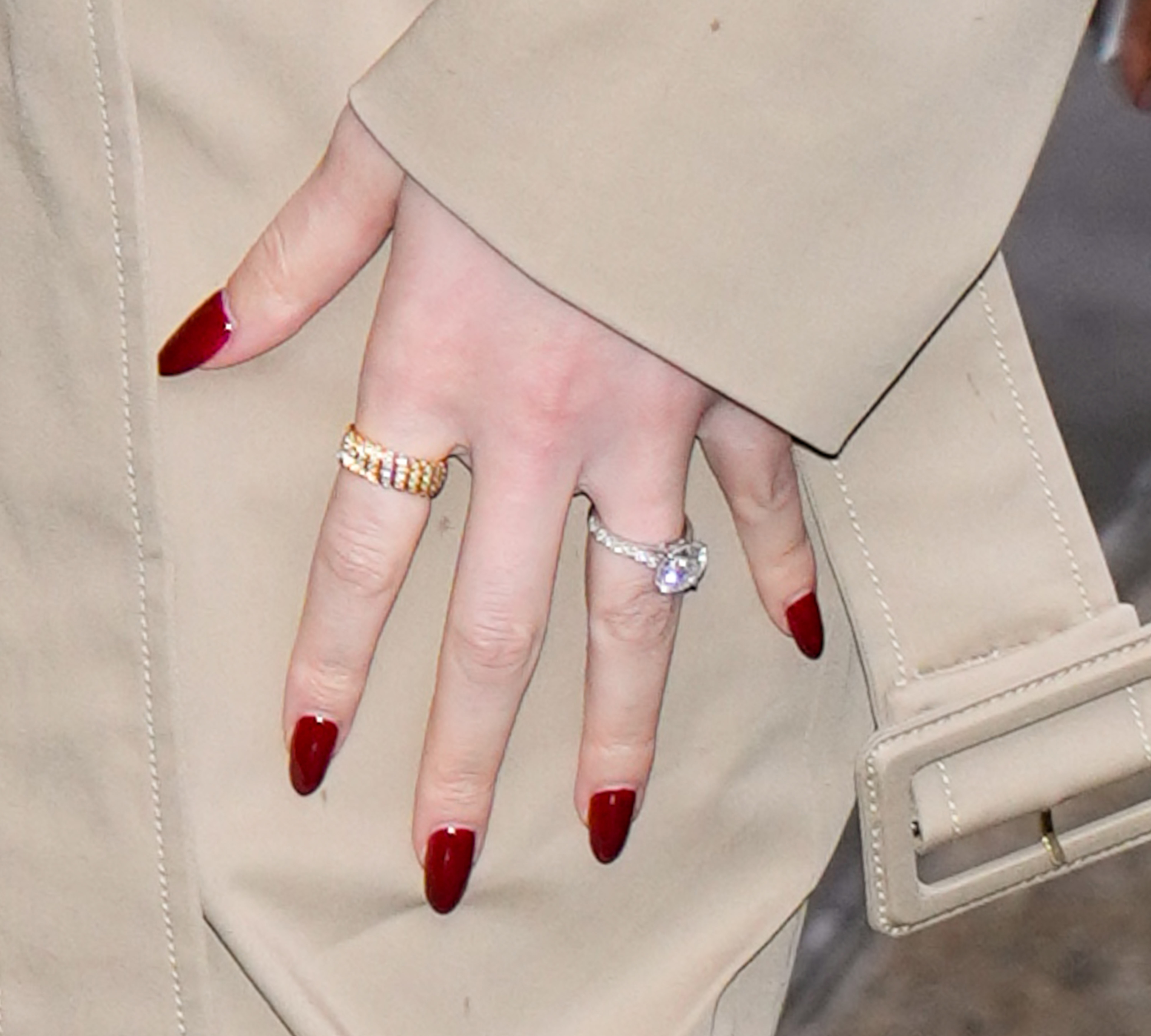 hailee steinfeld engagement ring