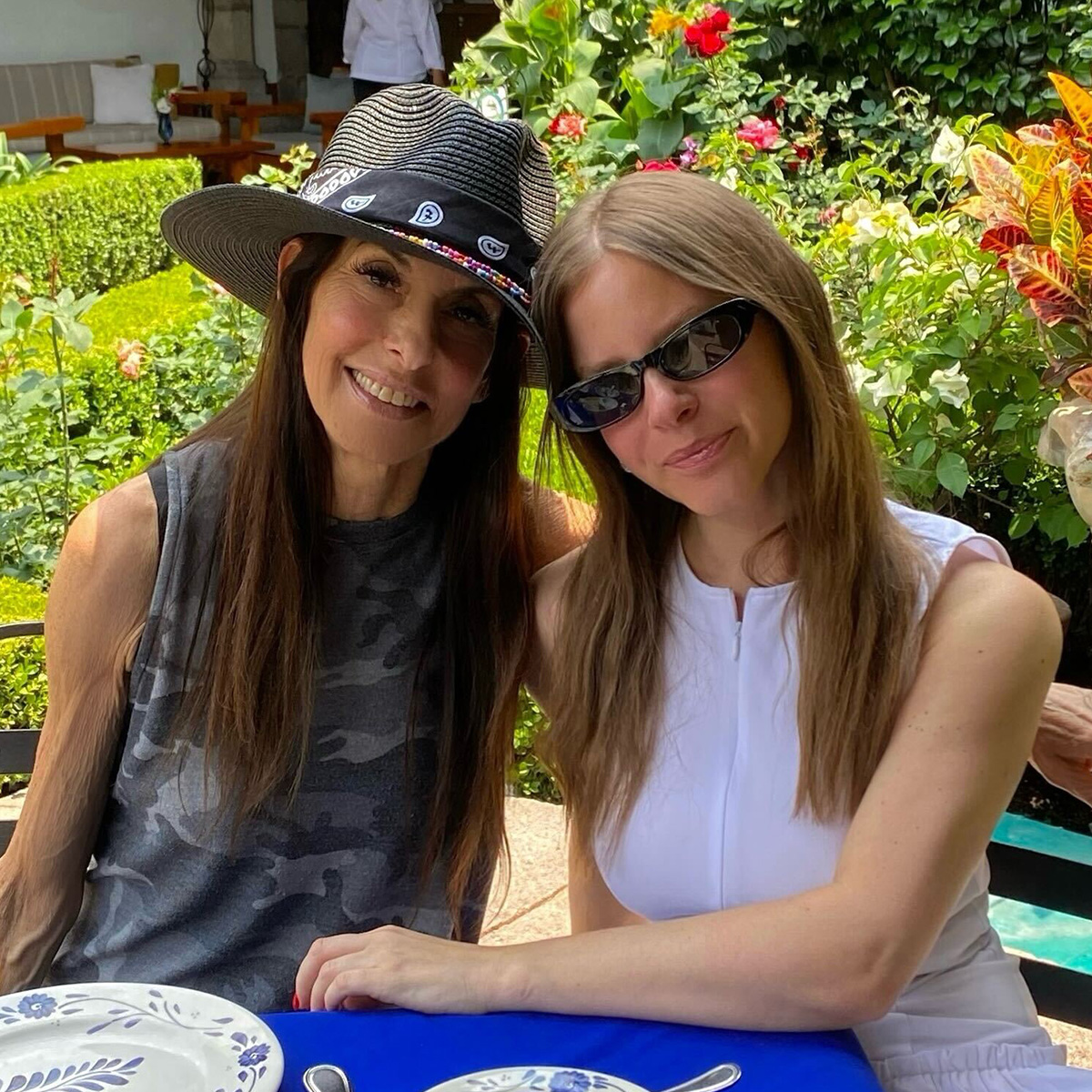 An image of Nikki and her mom.