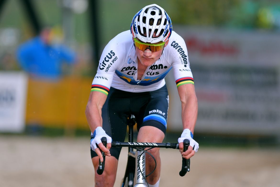 Mathieu van der Poel attacked early