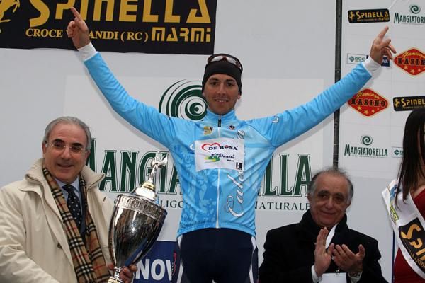 Matteo Montaguti (De Rosa - Stac Plastic) celebrates his general classification lead after stage three.