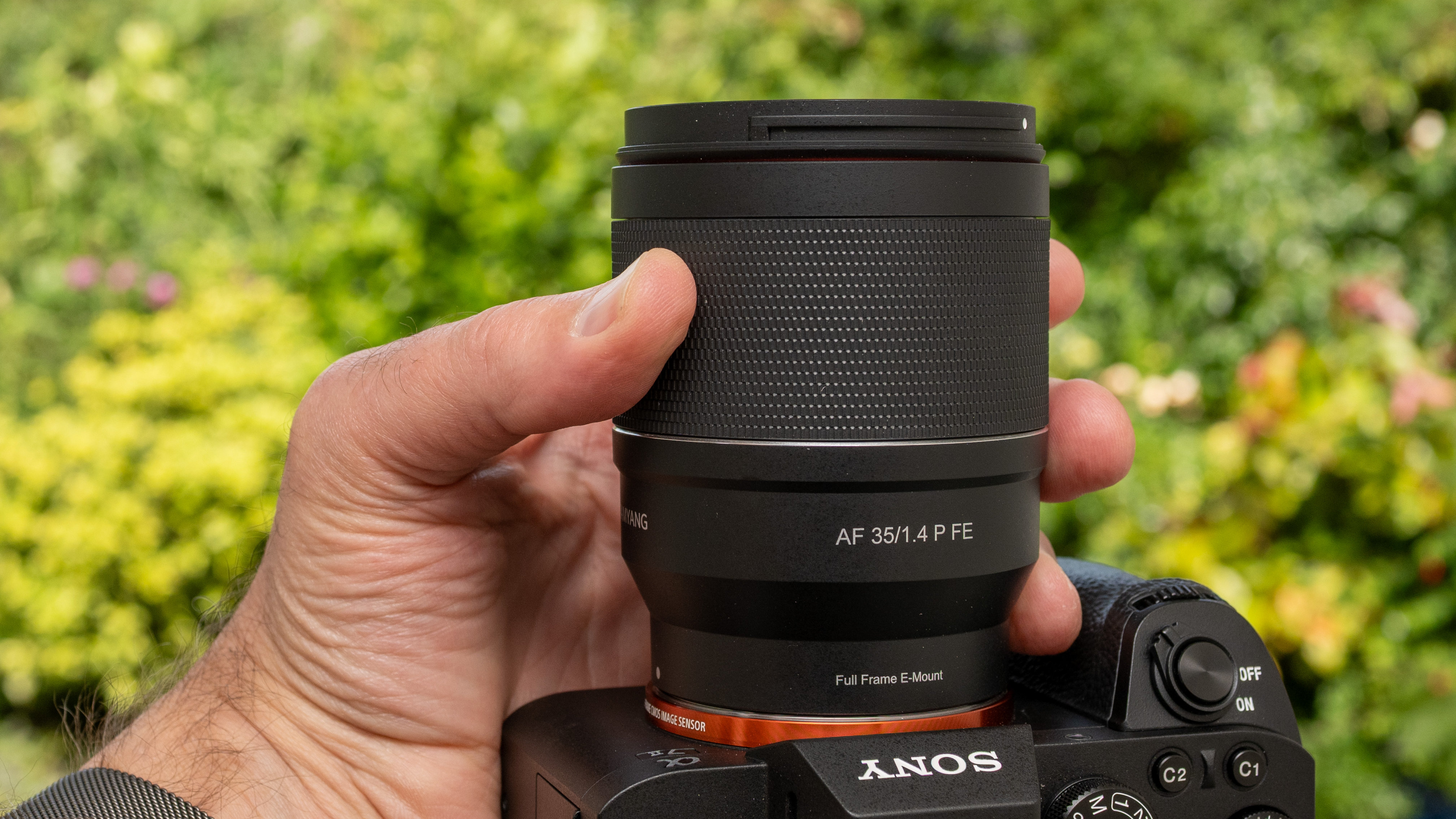 LK Samyang AF 35mm f/1.4 P FE product image held in hand