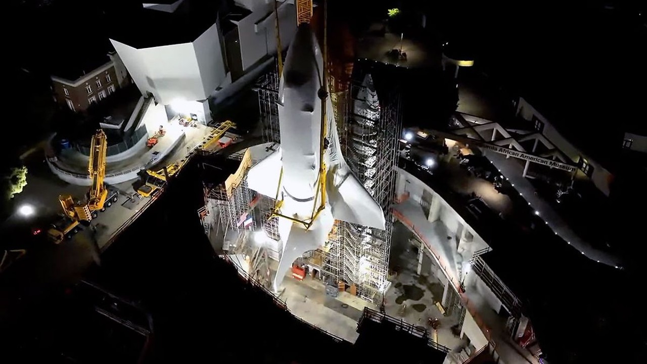 Endeavour lifted onto space shuttle stack for California Science Center exhibit Space