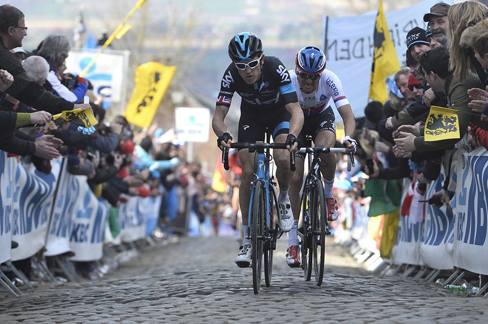 Geraint Thomas (Sky) and Zdenek Stybar (Etixx Quickstep) chasing
