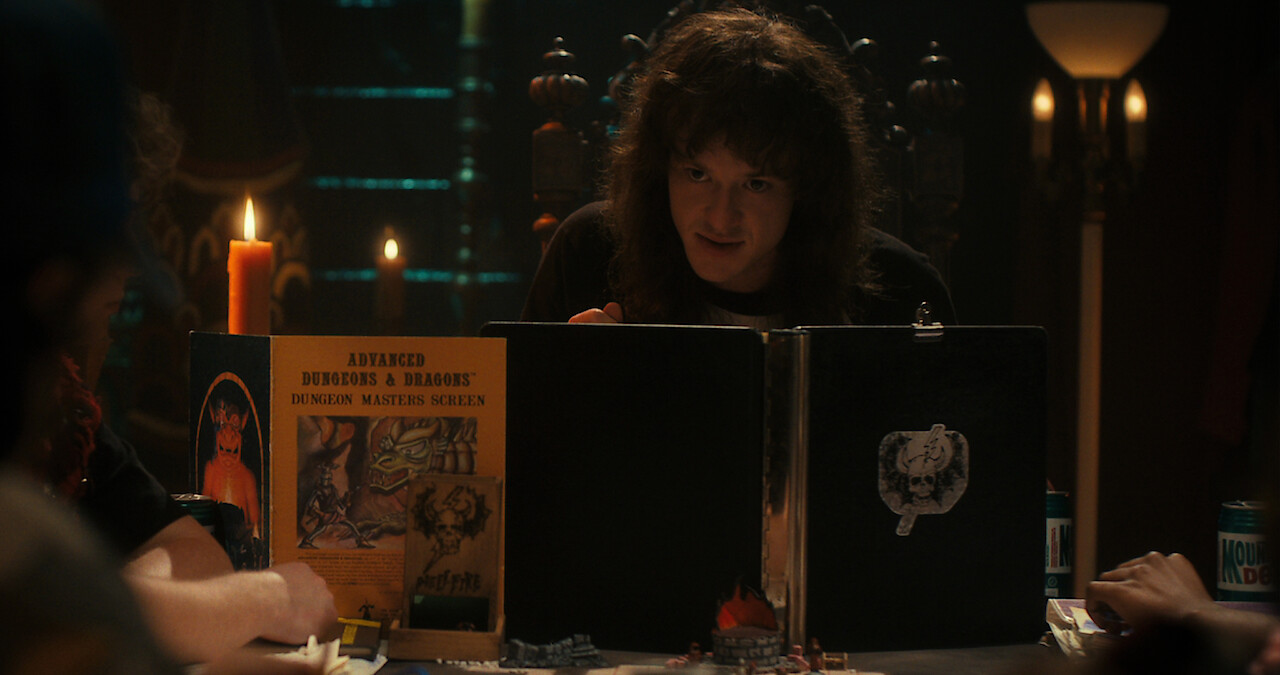 Joseph Quinn playing Dungeons and Dragons in Stranger Things