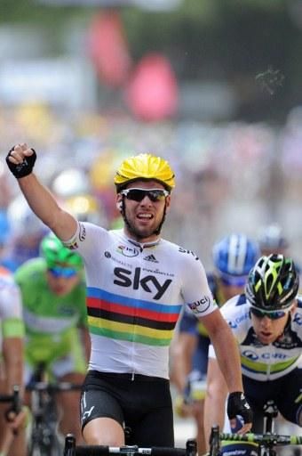 Mark Cavendish (Team Sky) wins stage 2 in the Tour de France