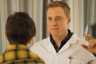 In 'Homesick,' Harry Vanderspiegle (Alan Tudyk), an alien disguised as a human doctor, squares off against Max Hawthorne (Judah Prehn), a boy who's the only person that can see his real form.