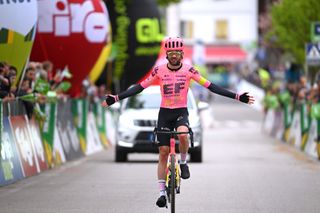Tour of the Alps: Simon Carr wins stage 4 as Juanpa Lopez responds to GC attacks