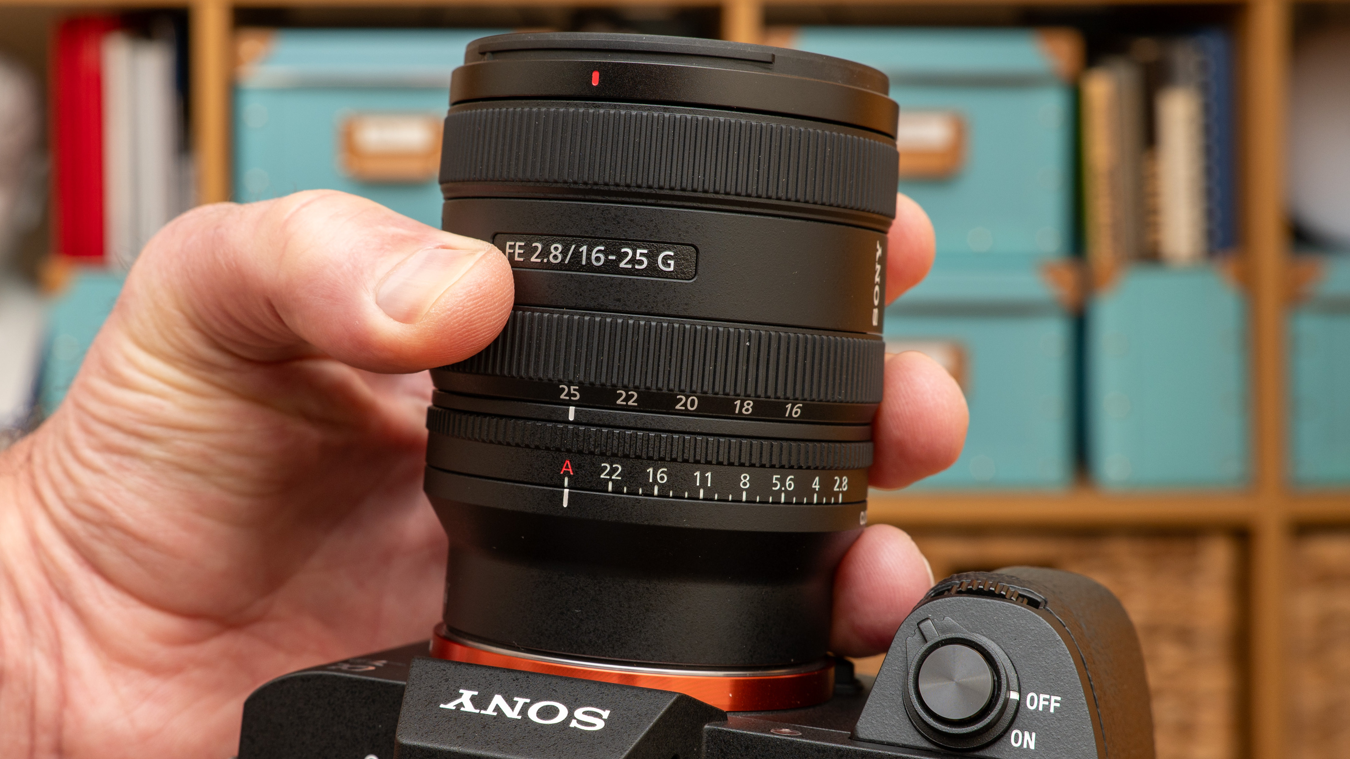 "Mini trinity" lens! Meet the palm-sized Sony 16-25mm f/2.8 G