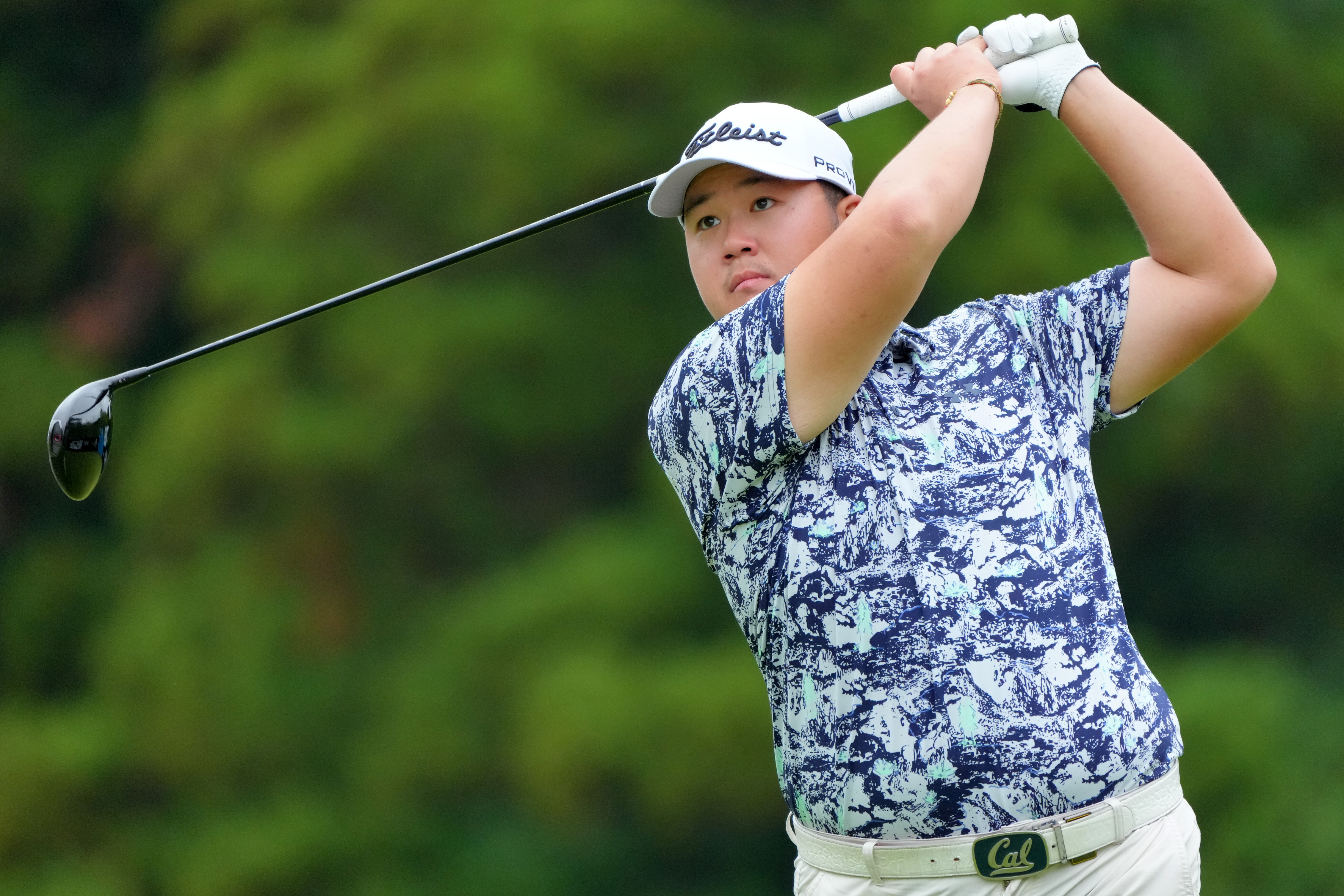 Sampson Zheng hits a drive during the International Series Japan 2025