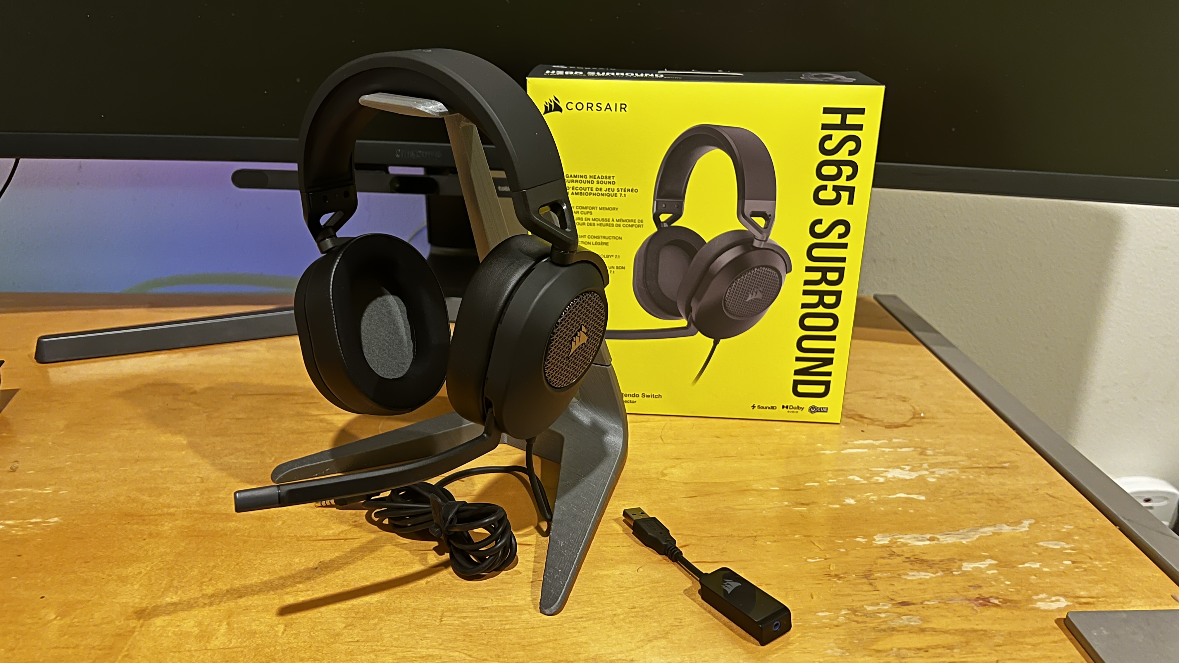 mikroskop Limited Kritisk Corsair HS65 Surround Headset Review: Medium Price, High-Quality Sound |  Tom's Hardware