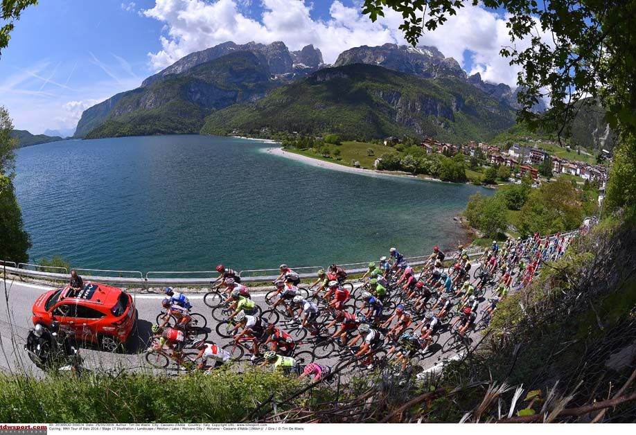 Beautiful scenery at the start of stage 17