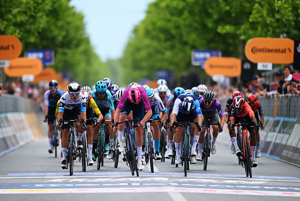 Giro d'Italia stage 4 Live – The race arrives in Italy with a day for the sprinters