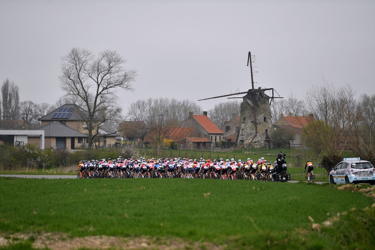 WEVELGEM, BELGIUM - MARCH 27: A general view of the peloton competing during the 11th Gent-Wevelgem In Flanders Fields 2022 - Women's Elite a 159km one day race from Ypres to Wevelgem / #GWEwomen / #UCIWWT / on March 27, 2022 in Wevelgem, Belgium. (Photo by Luc Claessen/Getty Images)