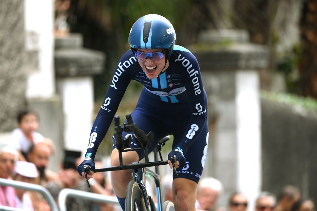 Images from the individual time trial on stage 8 of the Tour de France Femmes 2023