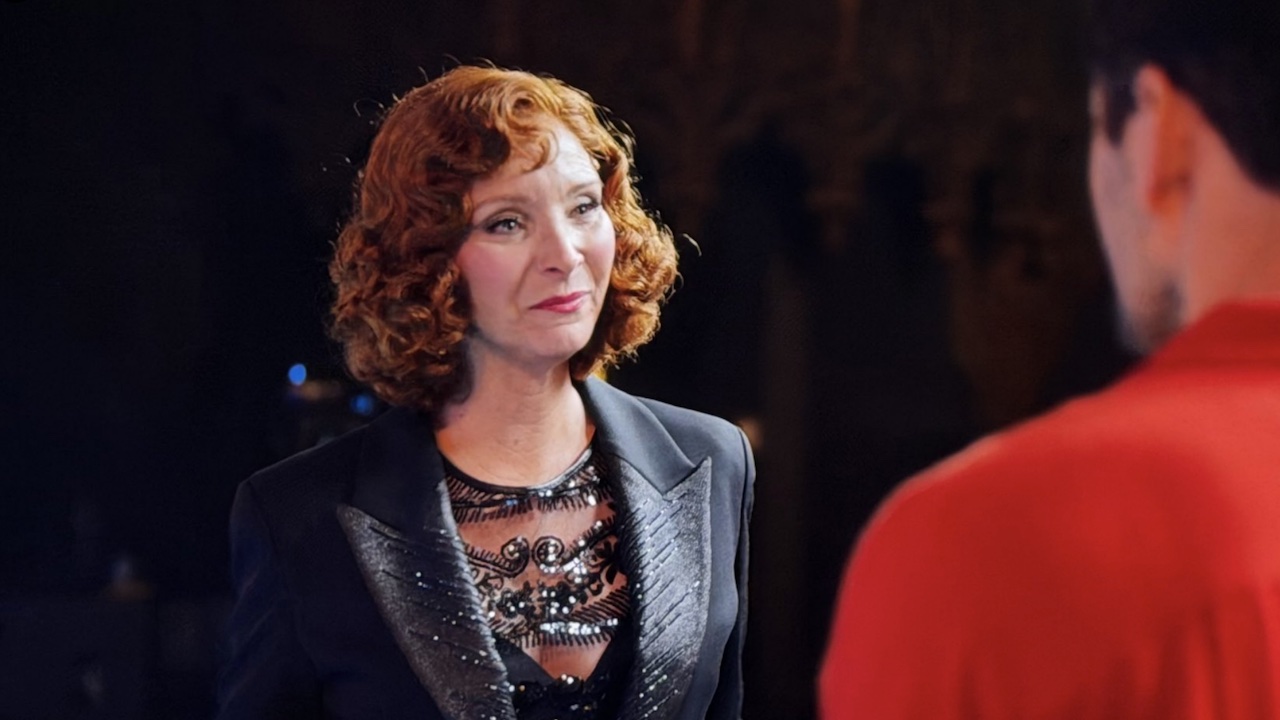 Valerie dressed as Roxie Hart in The Comeback Season 3.