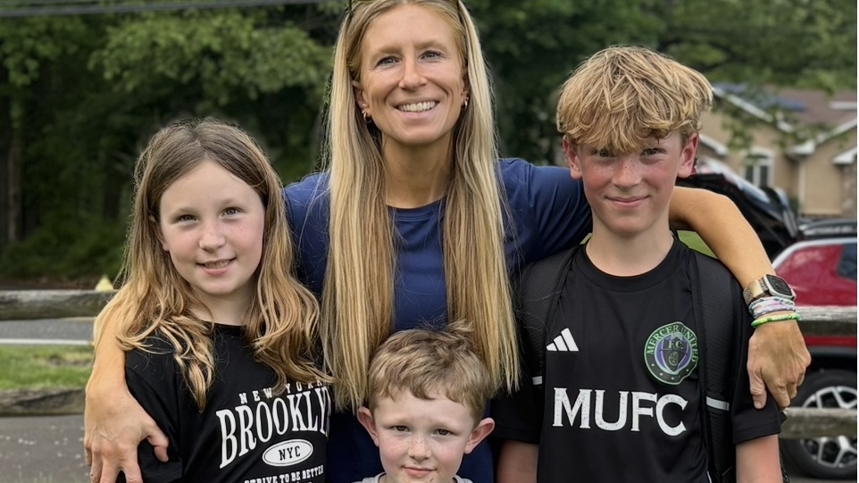 Amanda Caswell with kids