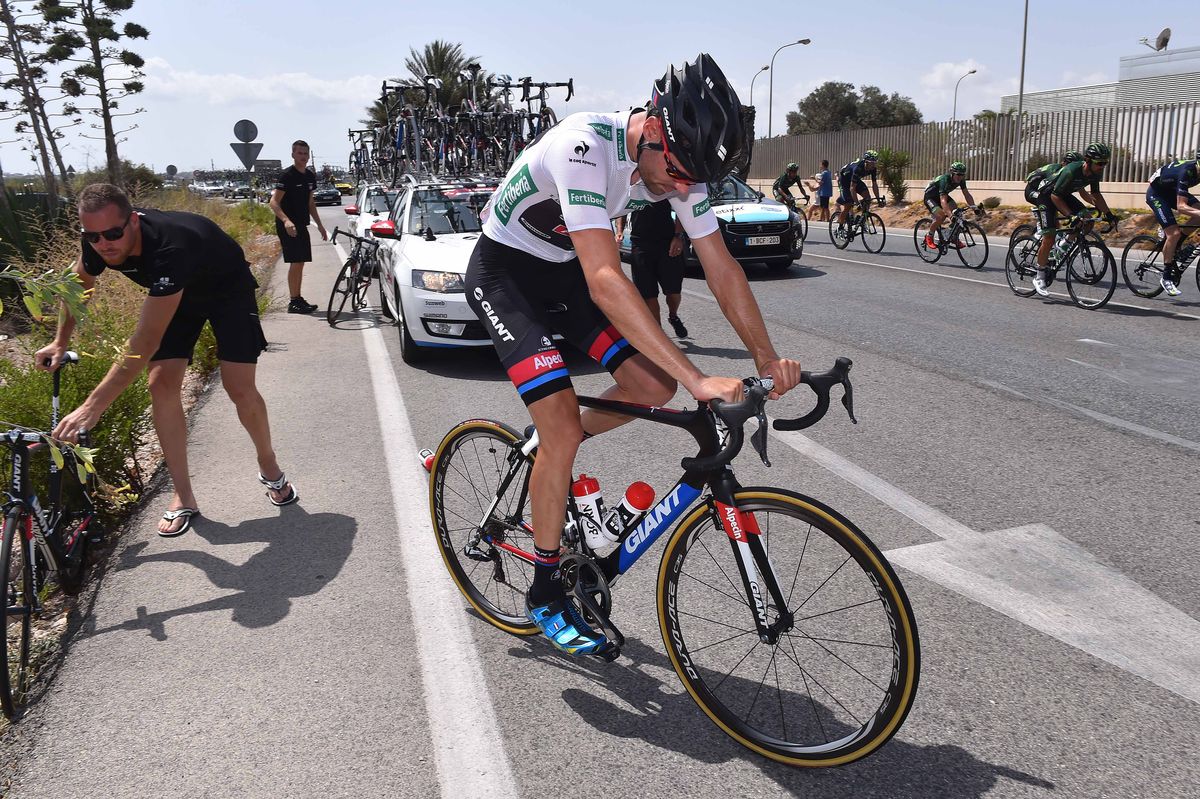Tom Dumoulin gets going after a minor spill on Stage 9 of the Vuelta a Espa&ntilde;a